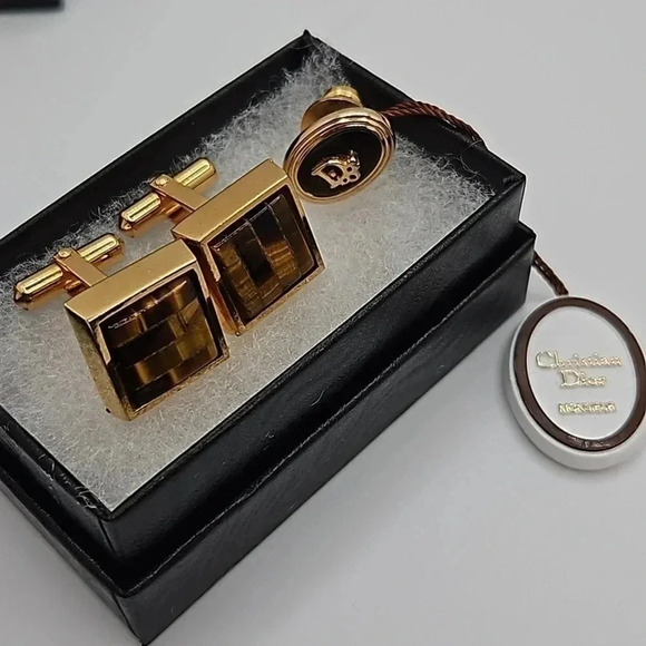 Christian Dior Square Tiger Eye Cufflinks Gold Vintage with matching Tie Pin - Picture 1 of 4